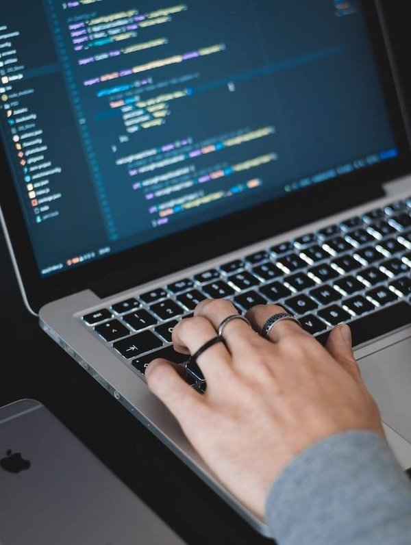 Découvrez les dernières tendances web design pour une interface moderne et attrayante