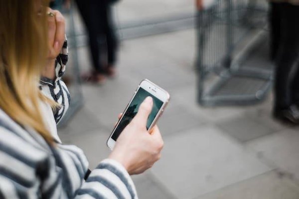 Les risques des réseaux sociaux pour les jeunes : Ce que parents et éducateurs doivent savoir